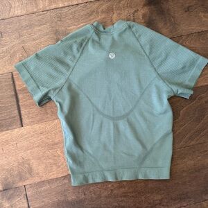 Lululemon Green Short Sleeve Top